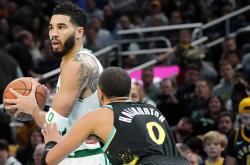 开云足球直播-白蓝对决，凯尔特人力克步行者