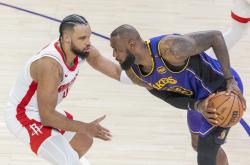 开云体育官网-包含火箭险胜雄鹿B队，乔治三分雨点燃全场的词条