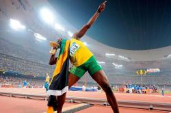 开云APP-迪巴拉爆发点亮罗马夜空，毕尔巴鄂冷雨浇熄马竞火焰—足球之夜的唯一性交响