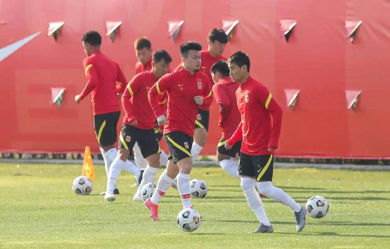 包含中国足球冠军联赛俱乐部内部纷争，主帅风波的词条