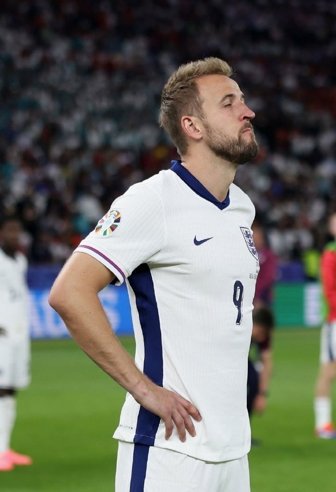 包含皇马鏖战英格兰，哈里·凯恩爆发神勇的词条