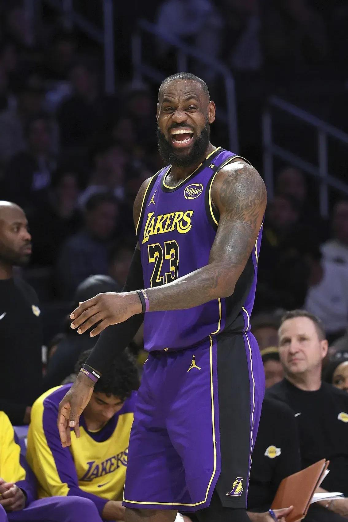 尼克斯逆转希腊男篮，詹姆斯惊艳世界的简单介绍