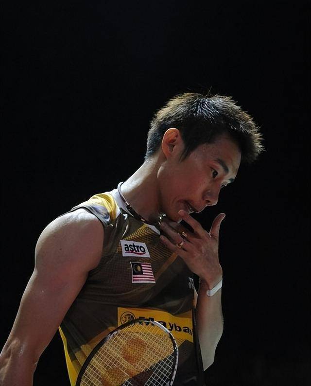 印尼羽毛球队碾压英格兰羽毛球队,李宗伟统治全场的简单介绍 印尼羽毛球队碾压英格兰羽毛球队,李宗伟统治全场的简单介绍