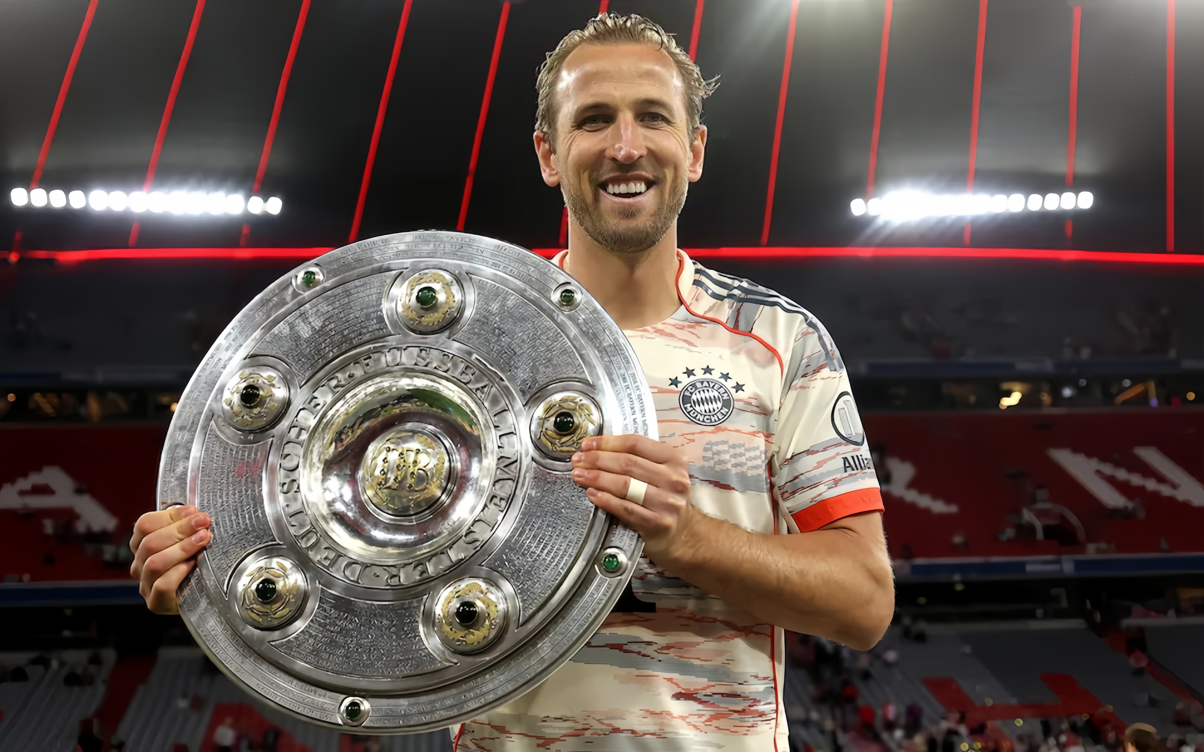 关于瑞士力克拜仁,哈里·凯恩完成帽子戏法的信息 关于瑞士力克拜仁,哈里·凯恩完成帽子戏法的信息