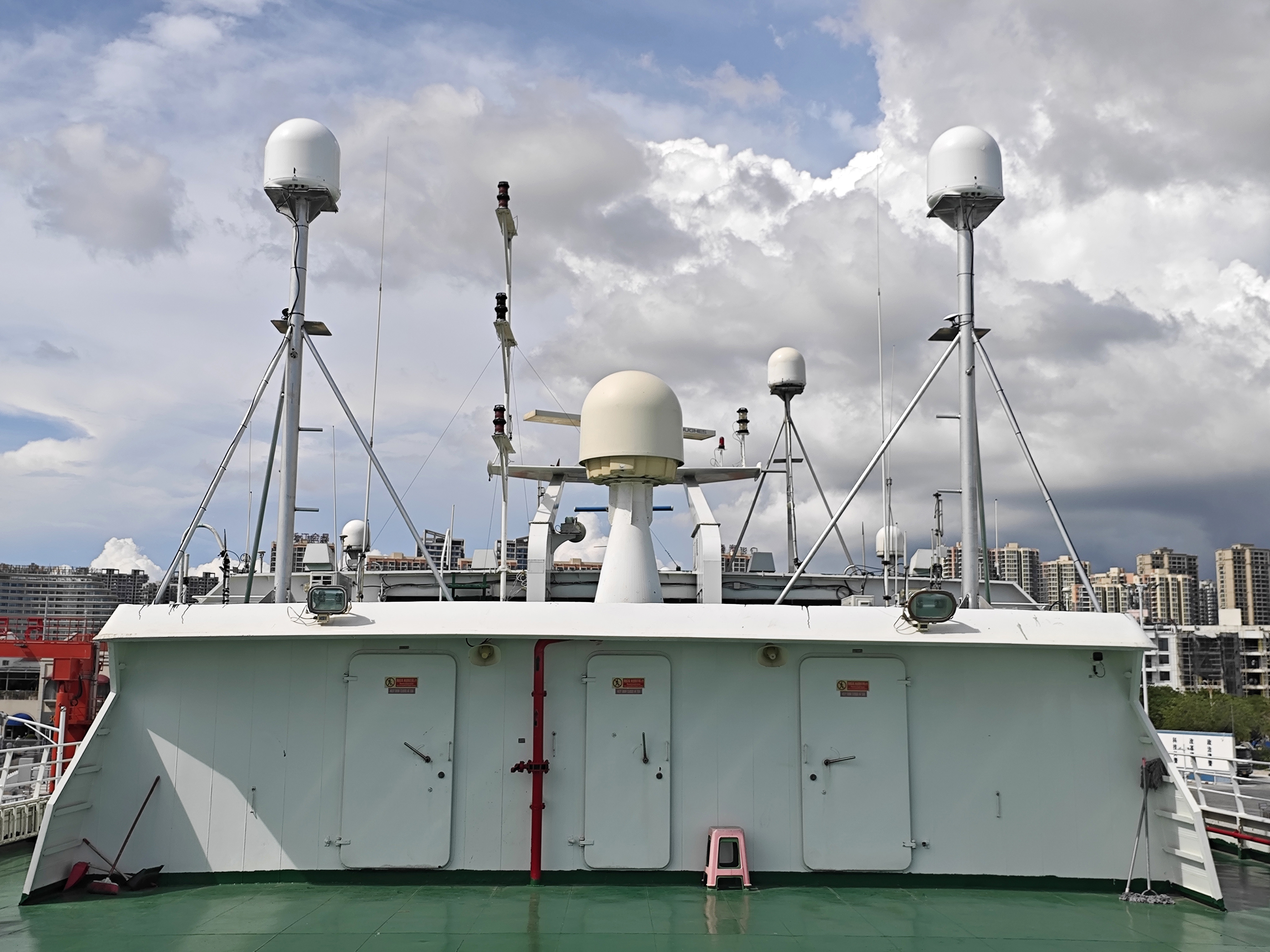 包含客场作战态势愈发强劲，球队整体实力差异日益减小的词条