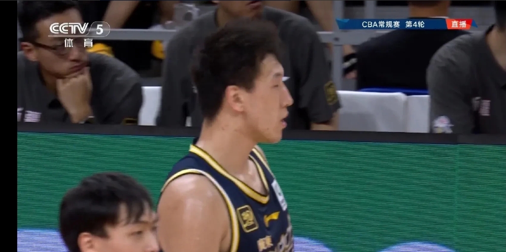 广东队与新疆对决取得关键胜利