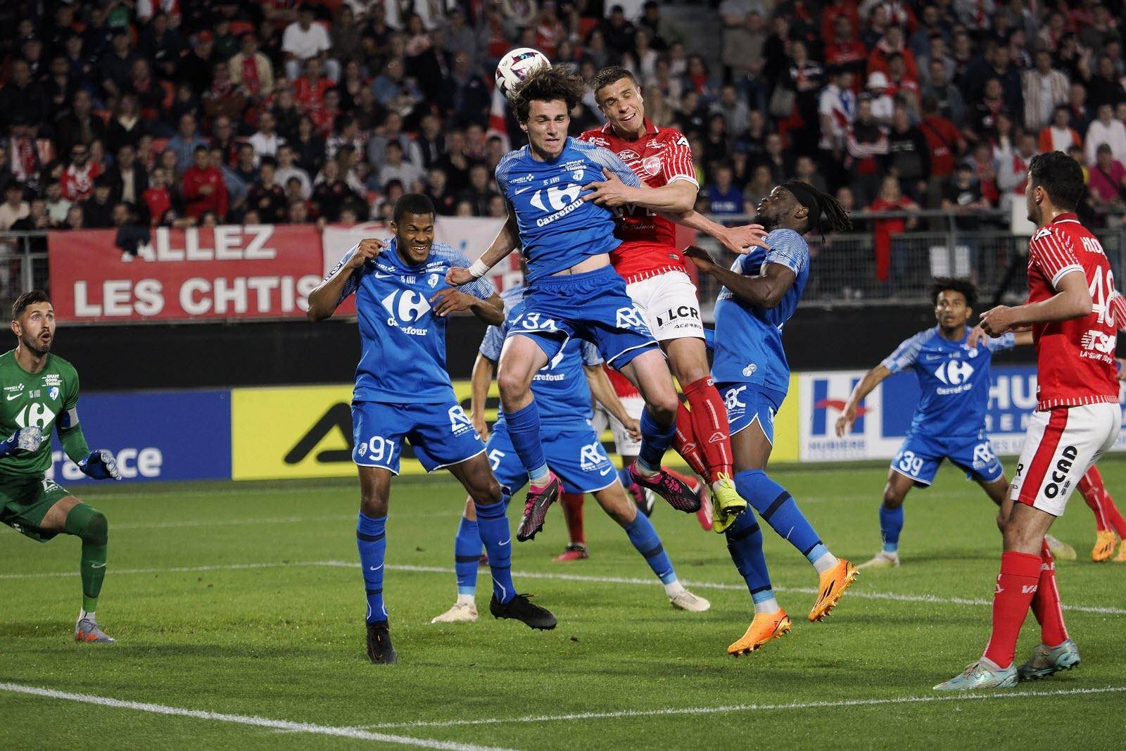 包含尼斯客场不敌甘冈，遭遇连败的词条