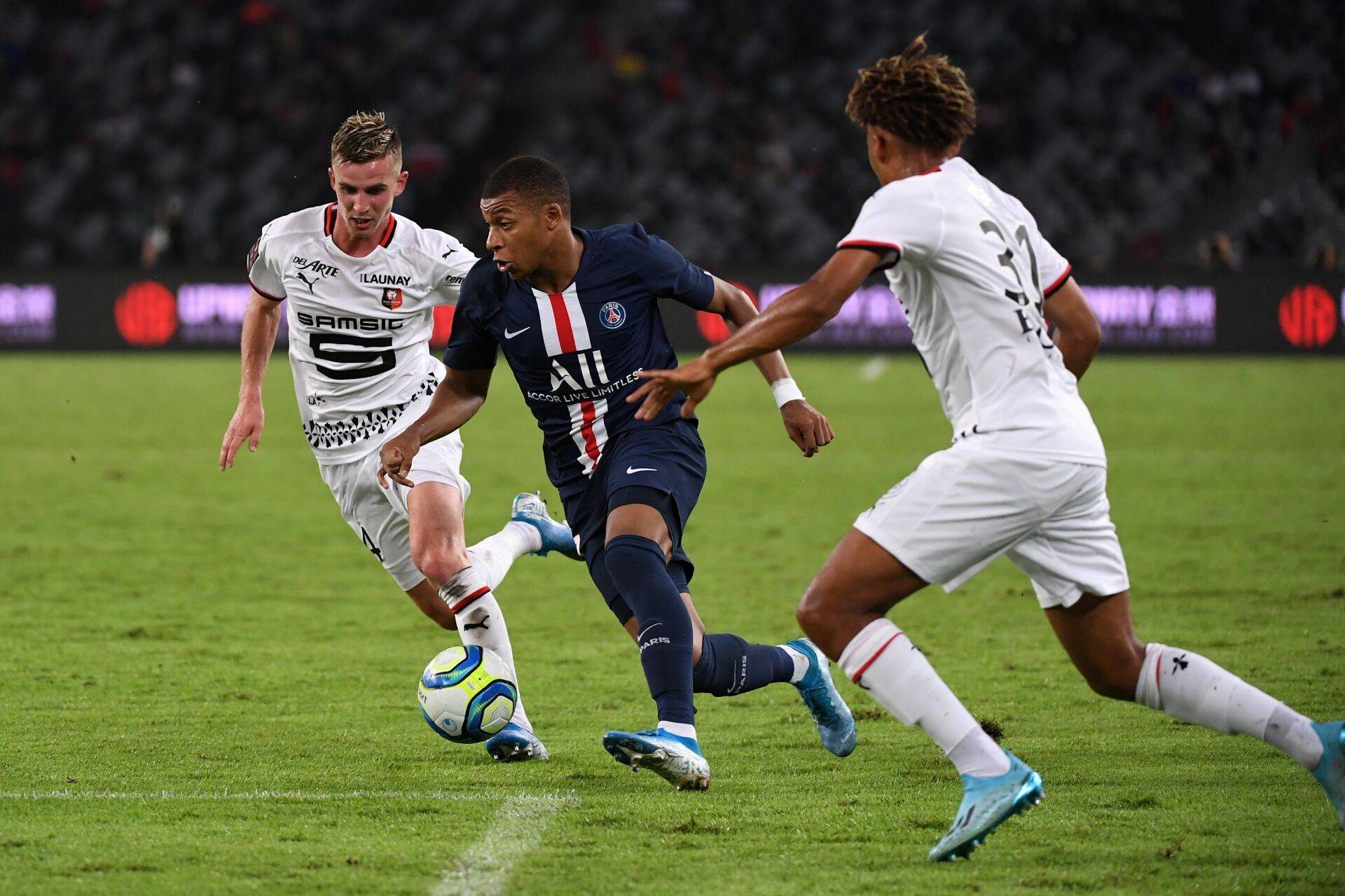 巴黎圣日耳曼队-战胜圣埃蒂安队的简单介绍