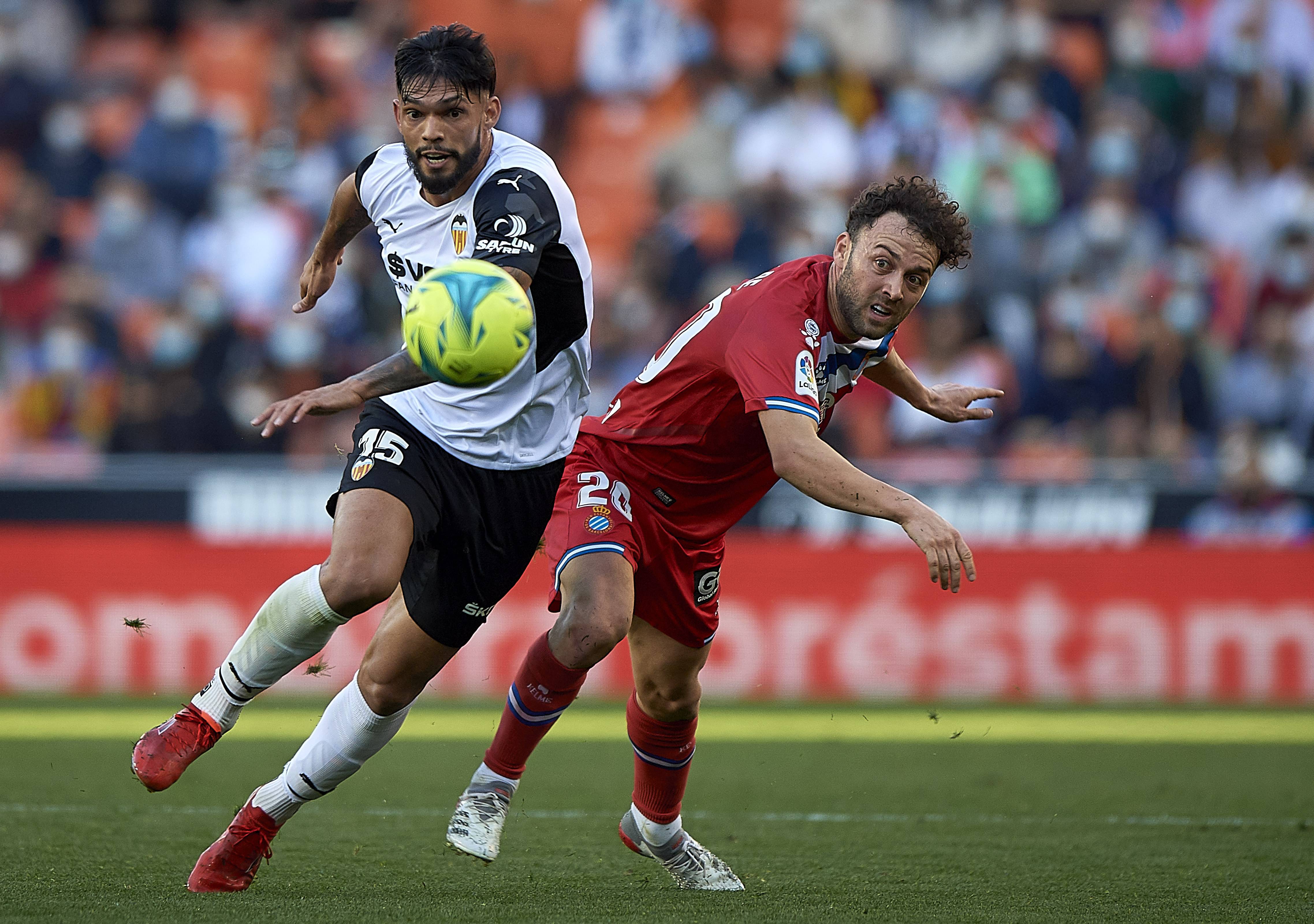 关于比利亚雷亚尔新援表现抢眼，为球队注入活力的信息