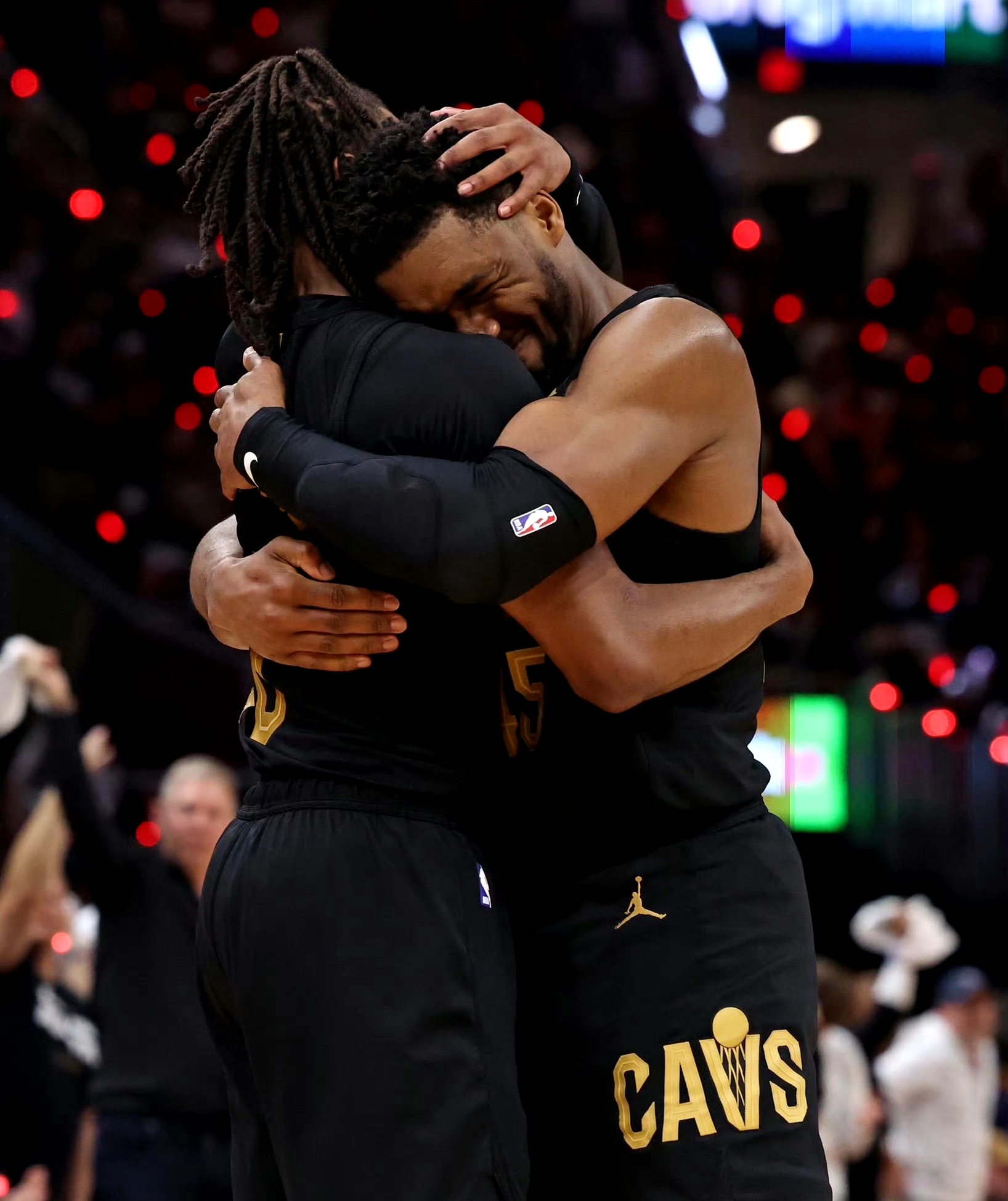 凯尔特人碾压雄鹿，德罗赞带队取胜