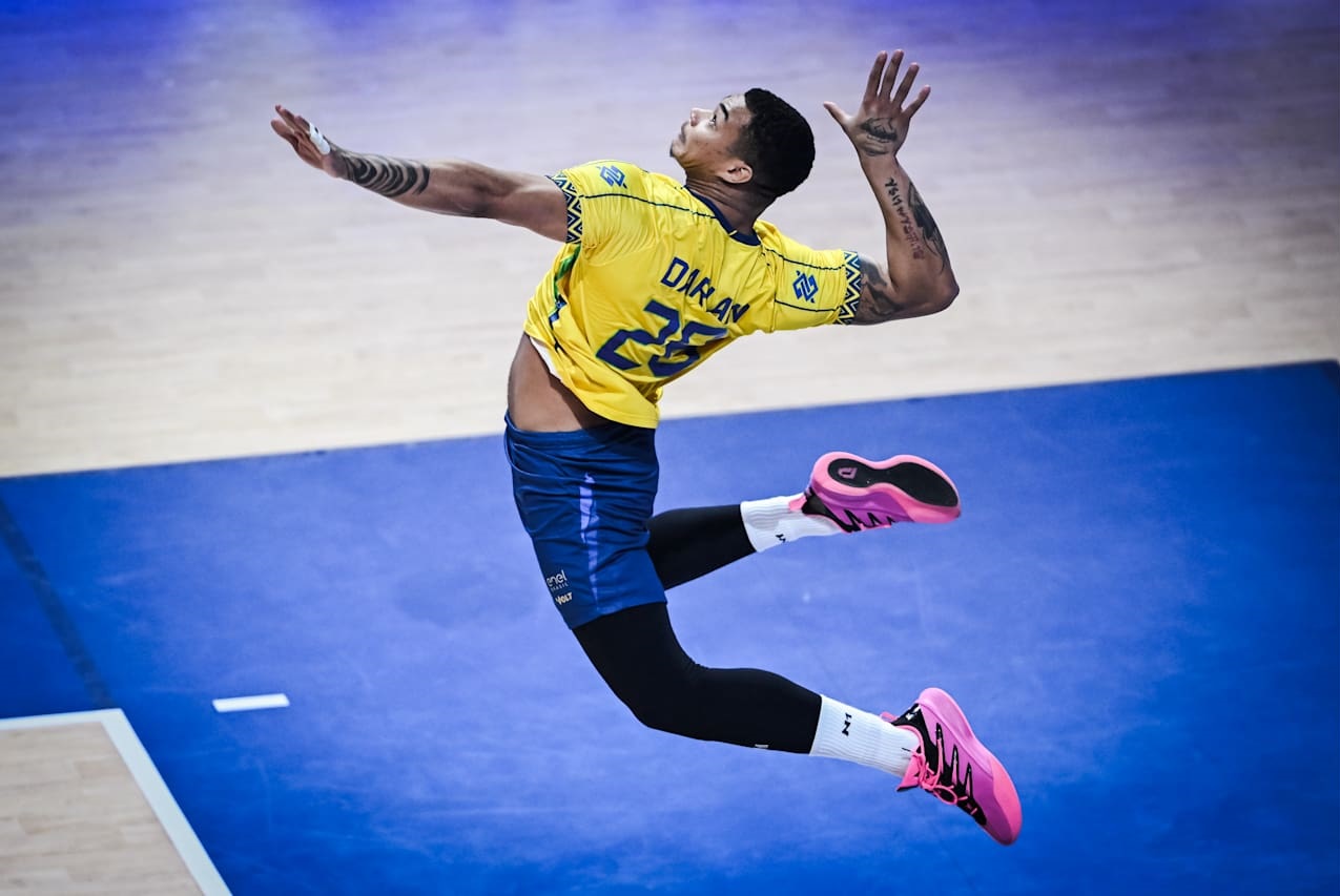 包含波兰绝地反击巴西，布鲁诺·费尔南德斯完成帽子戏法的词条