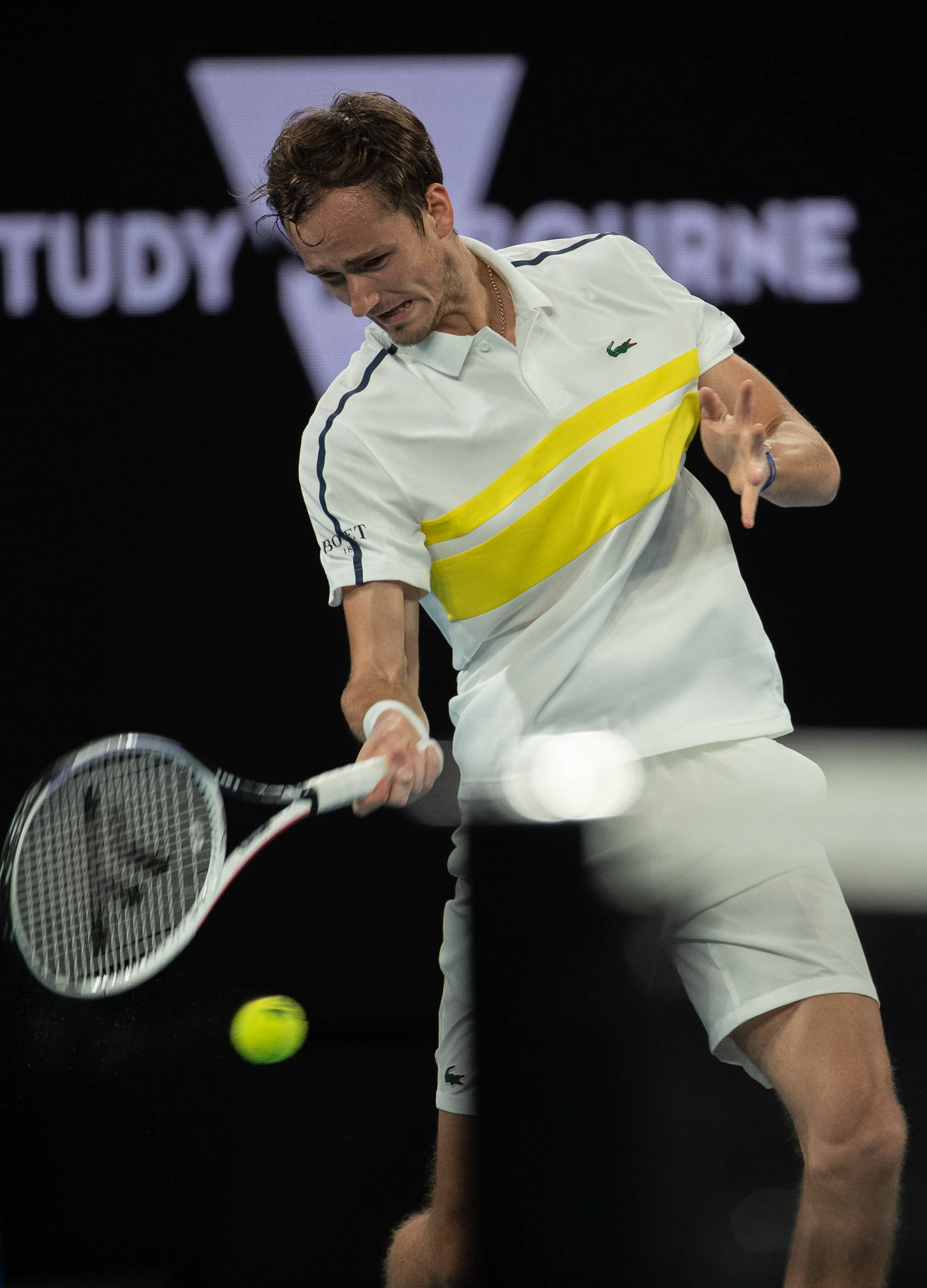 包含世界网球队鏖战欧洲网球队，梅德韦杰夫高光表现的词条