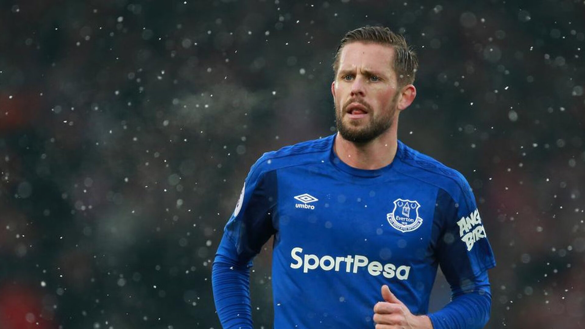 黄喜灿一锤定音刷新纪录,里昂战术纪律稳稳拿下马赛