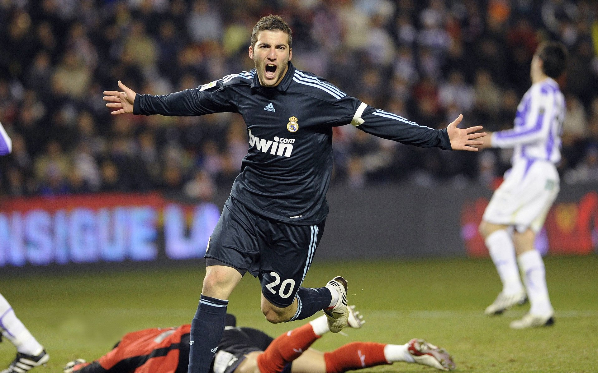 绿茵场上的战争隐喻,乌克兰完胜国际米兰,马丁内利的高光与足球的和平寓言